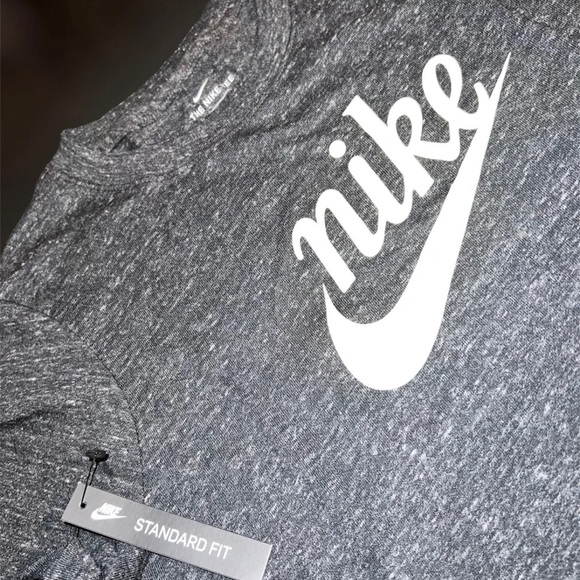 Womans Nike shirt standard fit Small - Picture 3 of 5